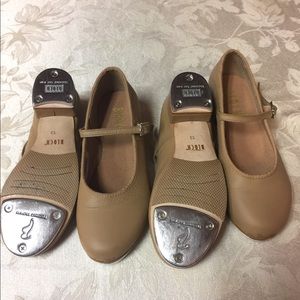 Girls buckle tap shoe